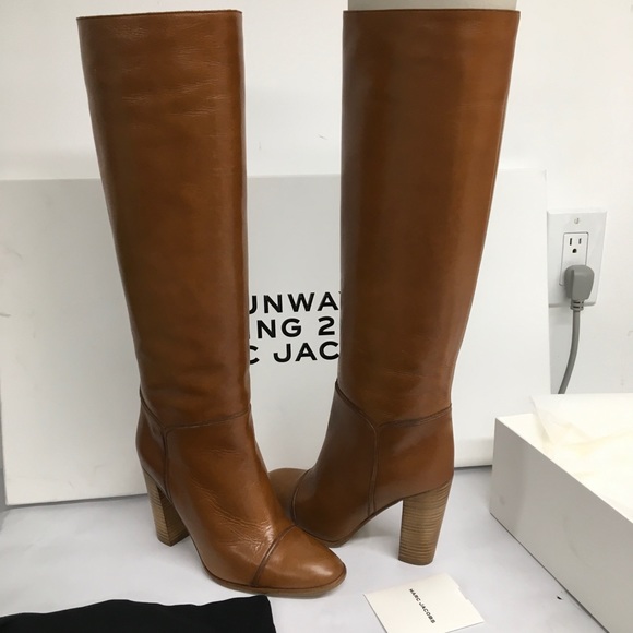 Marc Jacobs  Runway 2020  Tan Boots long, high heel Sz 38 US 7-7.5 New In Box - Picture 1 of 16